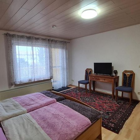 Gemuetliche 120 Qm Ferienwohnung Mit Balkon Adelsdorf Extérieur photo