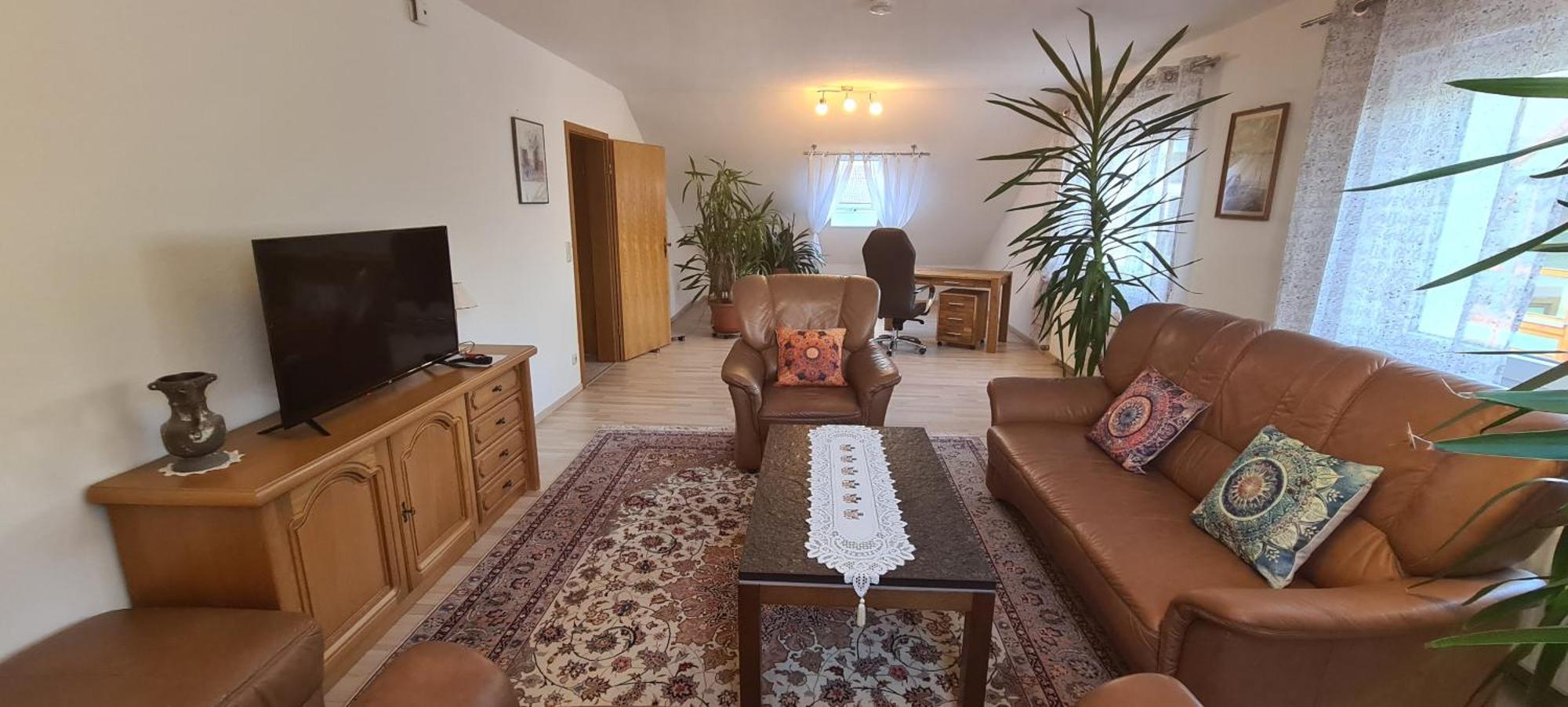 Gemuetliche 120 Qm Ferienwohnung Mit Balkon Adelsdorf Extérieur photo